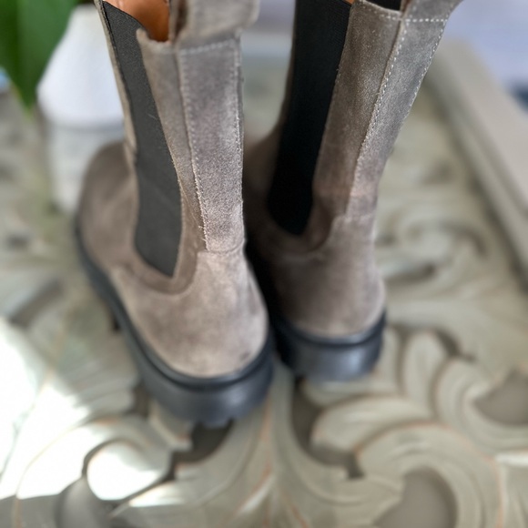 Camel Active, Authentic Chelsea Boots, Taupe Suede Leather, Wm's.10, Brand New! - Picture 7 of 12